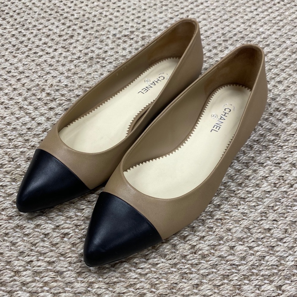 SOLD Chanel tan & black pointed toe flats - Picture 1 of 13